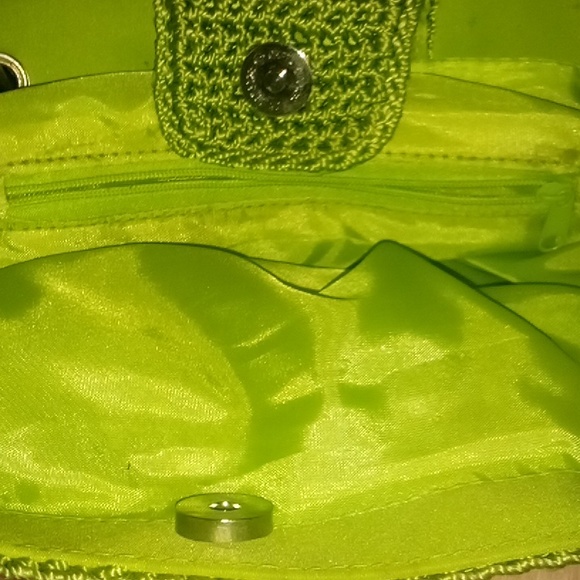 Vintage crocheted purse w/rattan handles (straps) - Picture 7 of 8